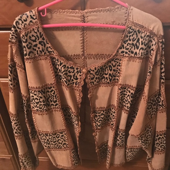 Suede and leather patches with crochet trim - Picture 1 of 3